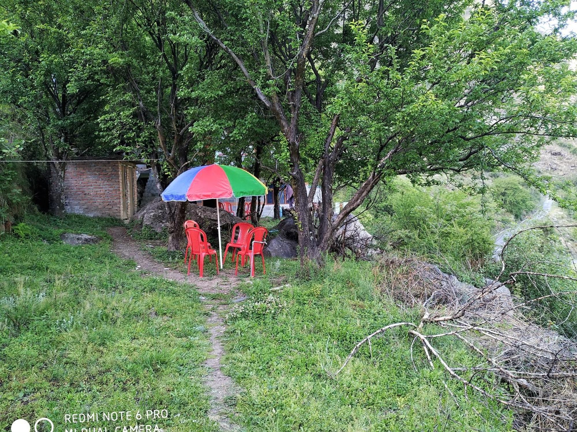 Tirthan Hilltop Home Stay Banjar Ngoại thất bức ảnh