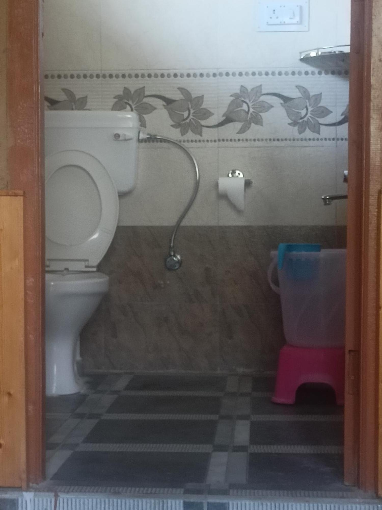 Tirthan Hilltop Home Stay Banjar Ngoại thất bức ảnh
