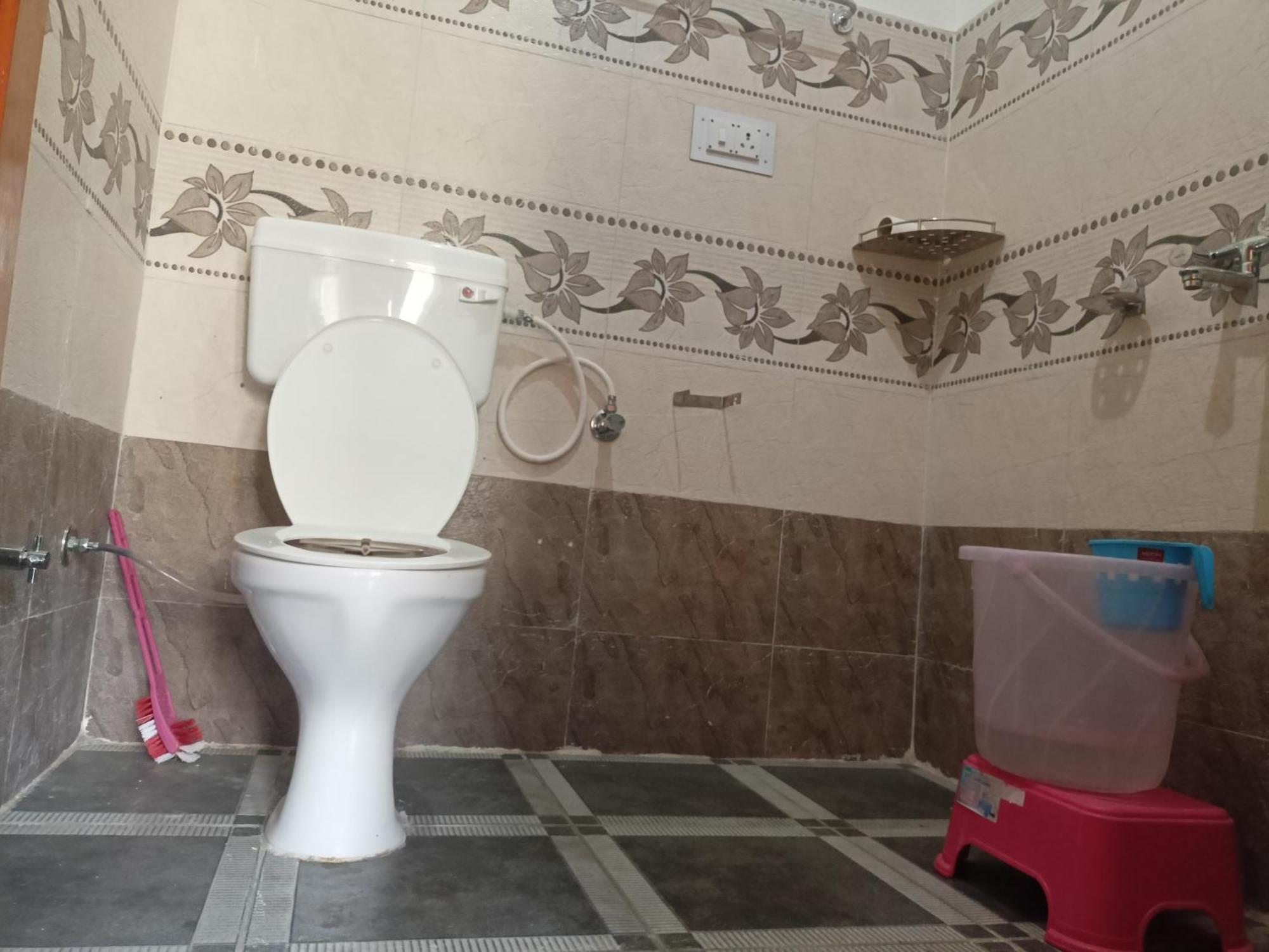 Tirthan Hilltop Home Stay Banjar Ngoại thất bức ảnh