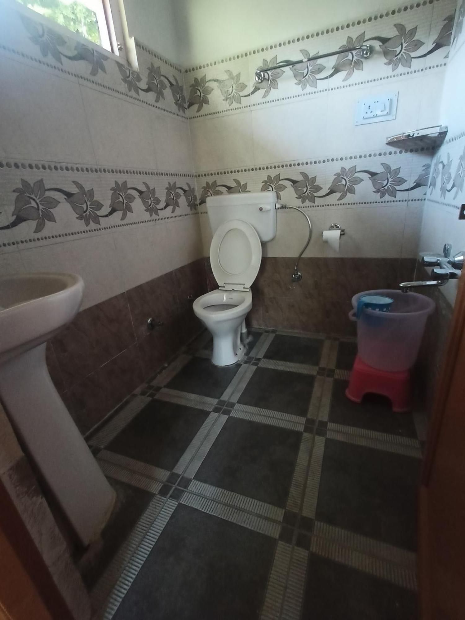 Tirthan Hilltop Home Stay Banjar Ngoại thất bức ảnh