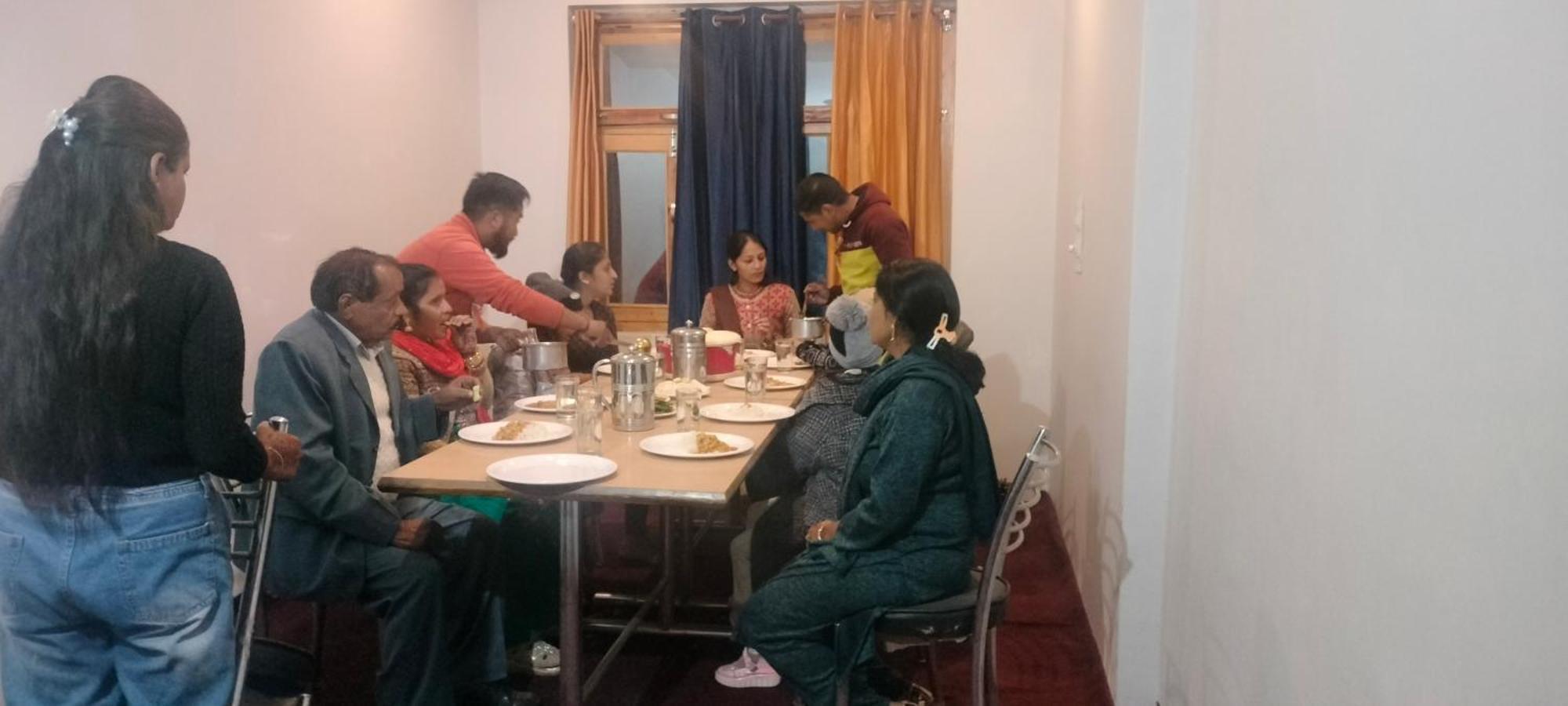 Tirthan Hilltop Home Stay Banjar Ngoại thất bức ảnh