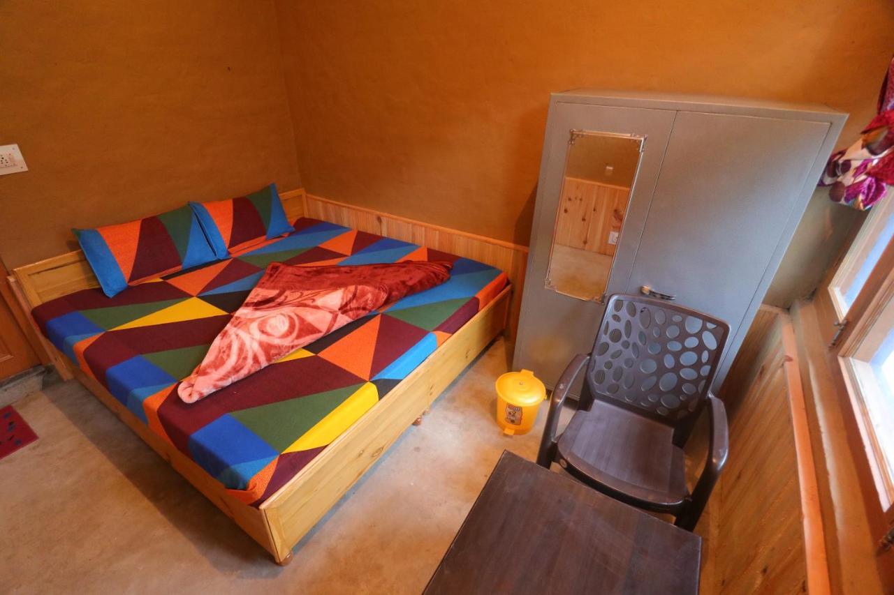 Tirthan Hilltop Home Stay Banjar Ngoại thất bức ảnh