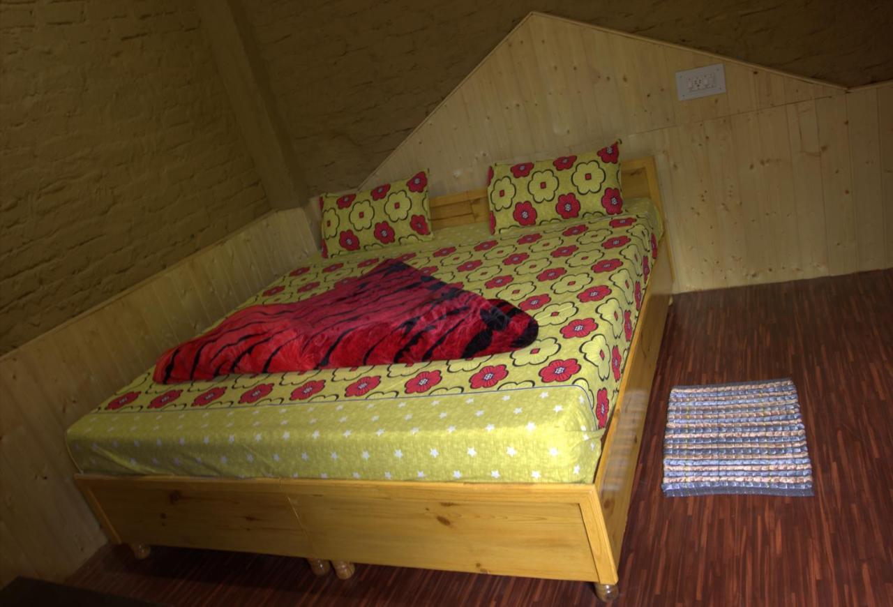Tirthan Hilltop Home Stay Banjar Ngoại thất bức ảnh