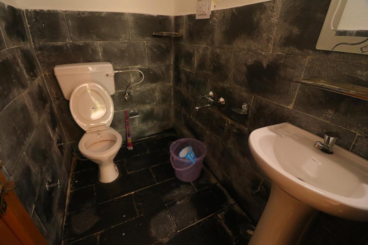 Tirthan Hilltop Home Stay Banjar Ngoại thất bức ảnh